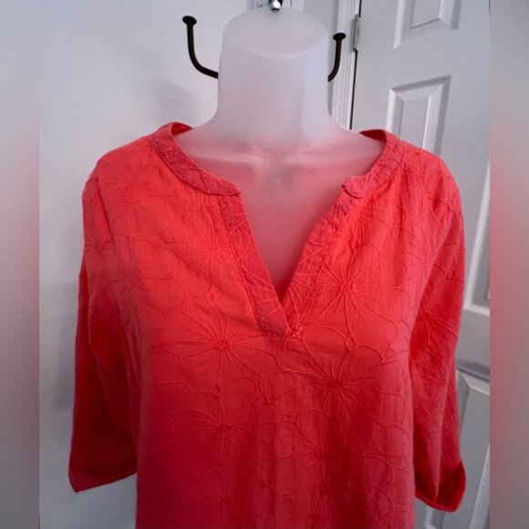 NWOT Chico’s Coral Embroidered Top, Size 2 Perfect for Spring and Summer ☀️ 💐 - Picture 2 of 7